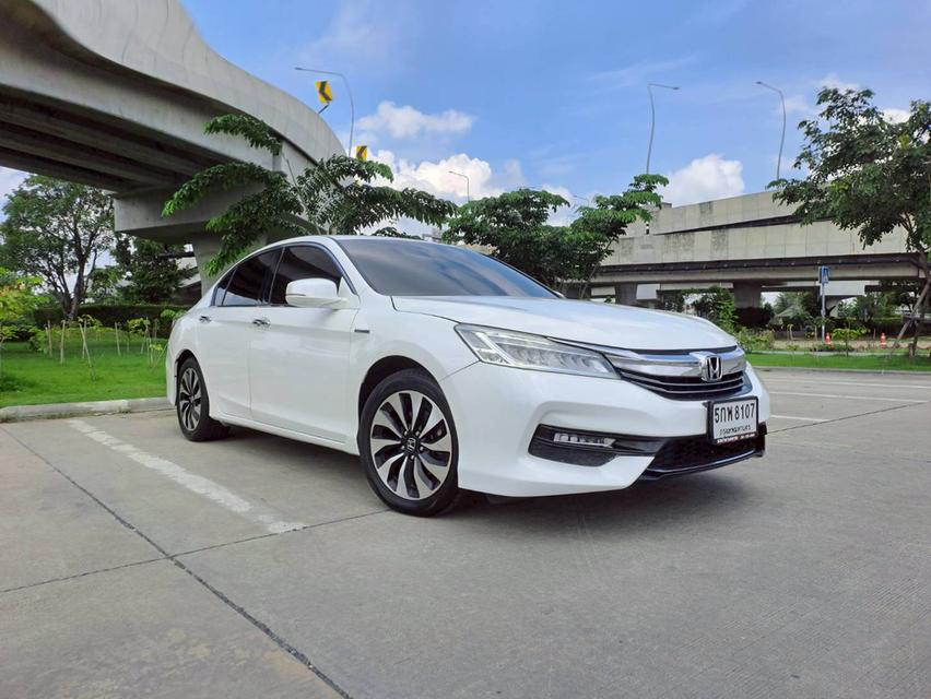 HONDA ACCORD 2.0 HYBRID ปี2016 สีขาว รถมือเดียวจากป้ายแดง เข้าศูนย์ตลอด 2