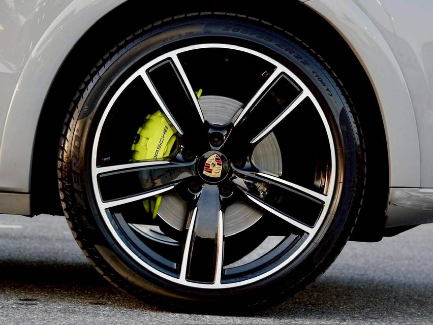 Cayenne E-Hybrid Coupe Sport Package 12