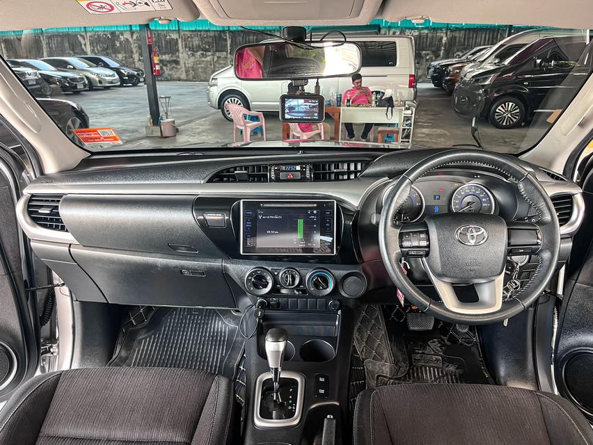 ขาย Toyota Revi 2.4E ปี18 12