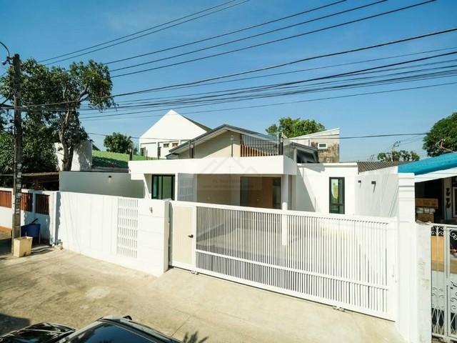 ขายบ้านเดี่ยว 1 ชั้นครึ่ง 50 ตรว. หมู่บ้านเสรี-อ่อนนุช ซอยอ่อนนุช 70-1 รีโนเวทใหม่หมดทั้งหลัง บ้านสวยพร้อมอยู่ 1
