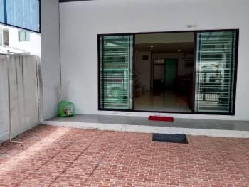 ขายทาวน์โฮม 3ชั้นครึ่ง ทรีโอ ร่มเกล้า อยู่ต้นซอย หลังมุม หมู่บ้านติดถนนนร่มเกล้า 2