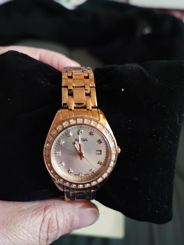ปล่อยค่ะ Alba Quartz (ผู้หญิง) รหัส VJ22-X197 สี rosegold  ตัวเรือนระบบถ่าน มีช่องบอกวันที่ เด