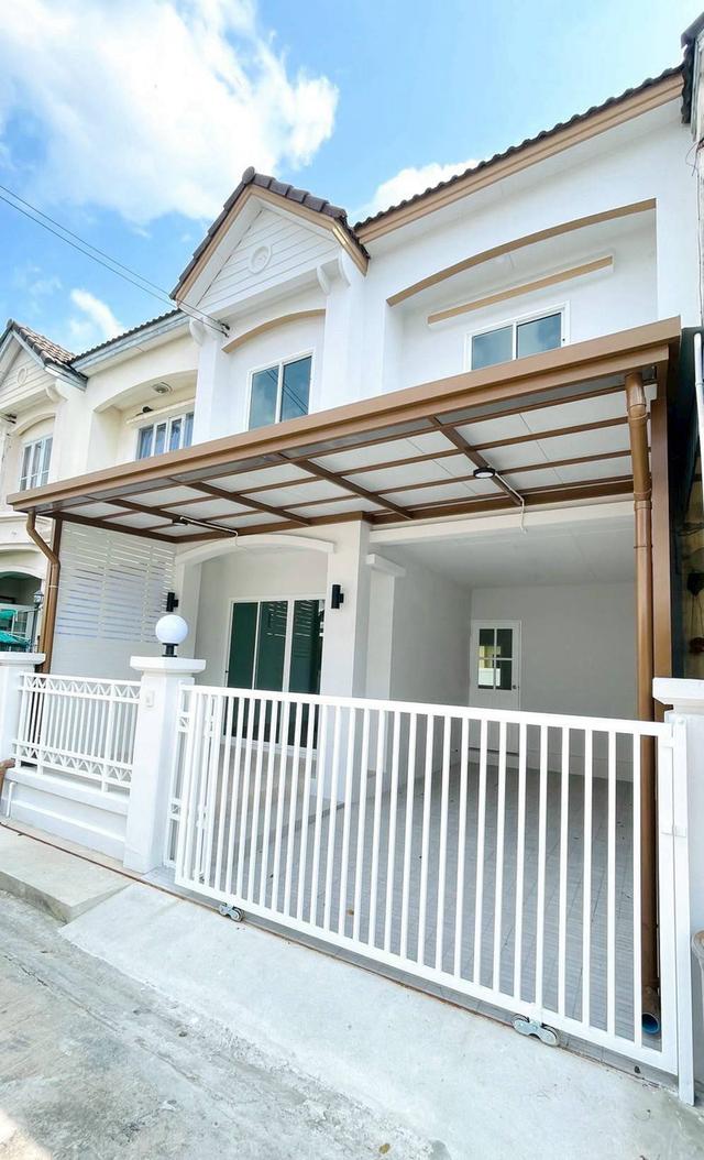 หมู่บ้านบุศรินทร์ ถนนบ้านกล้วย-ไทรน้อยทาวน์เฮาส์ 2  ชั้น ฟังก์ชันครบ ในโครงการ L&H ทำเลซอยบ้านกล้วย ใกล้รถไฟฟ้า 2