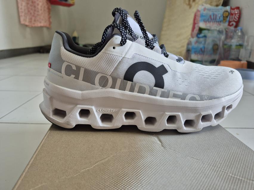 On Cloudmonster สีขาวใส่ลอง1ครั้ง  On Cloudnova Xสีดำยังไม่เคยใส่ 16