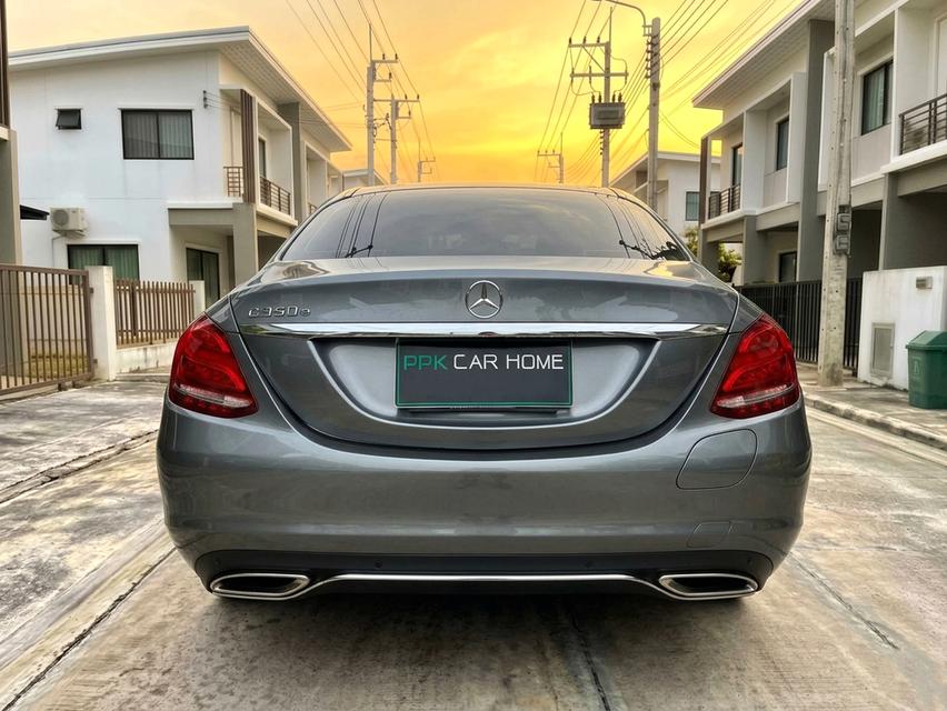 ปี2017 Mercedes-Benz C350e ภายในตกแต่งมาเกือบแสน รูปที่ 5