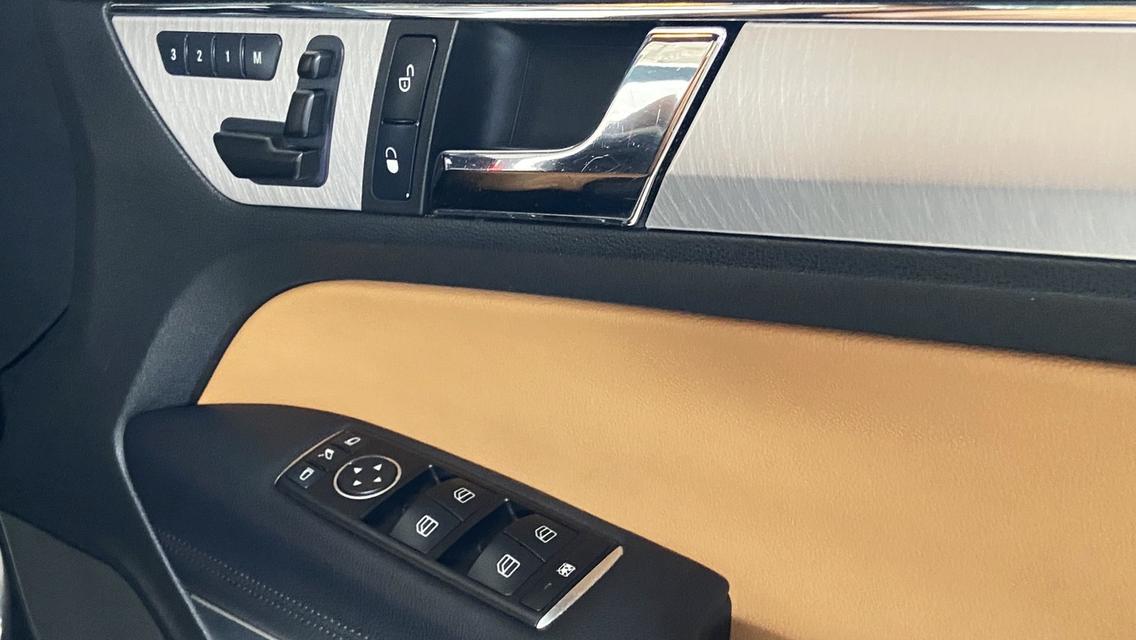Mercedes-Benz E250CGI Coupe  12