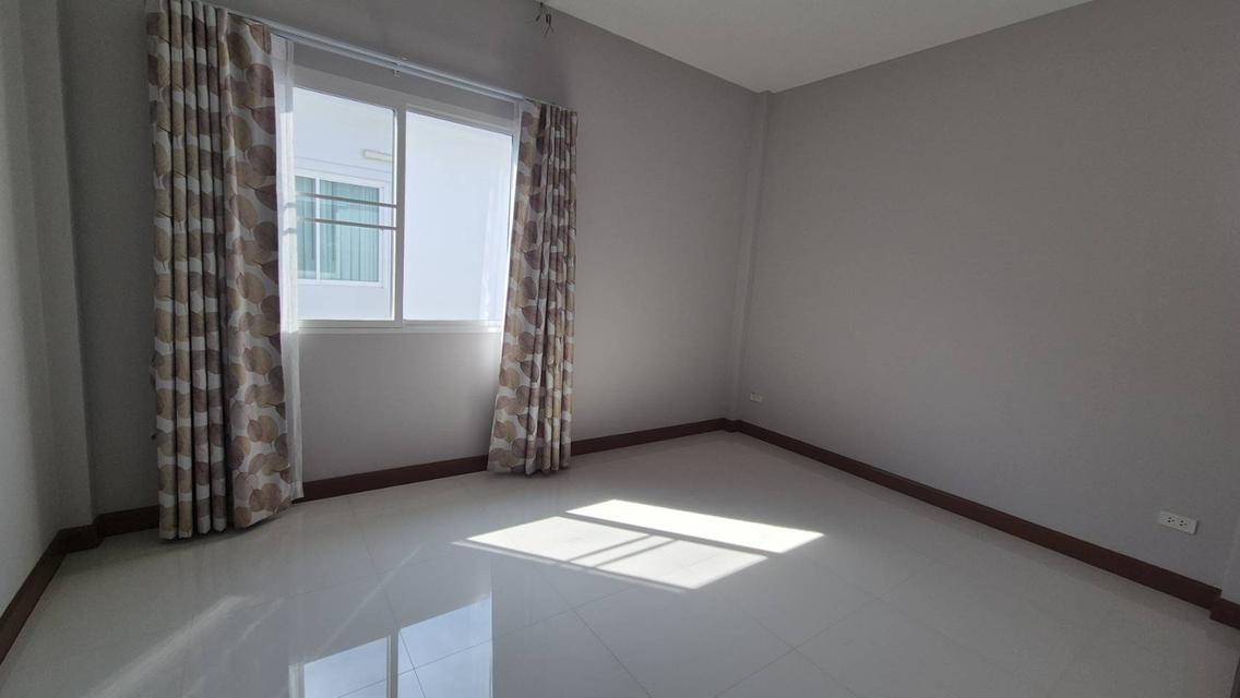 ขายบ้านแฝด 3.79 ล้าน ม.บ้านปัญฐิญา แพรกษาใหม่รีโนเวทพร้อมเฟอร์ 3