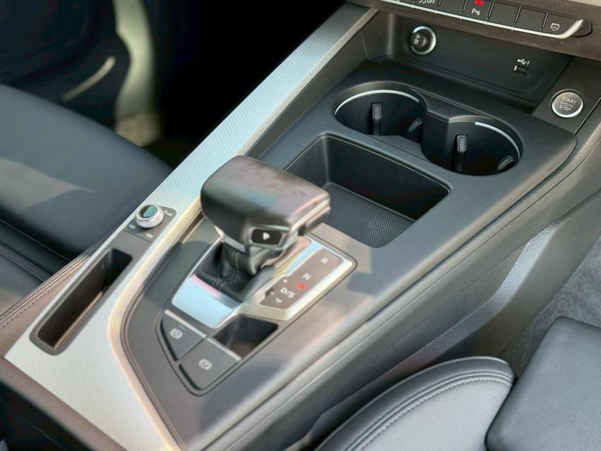 Audi A5 2.0Coupe 40Tfsi s line ปี22 10