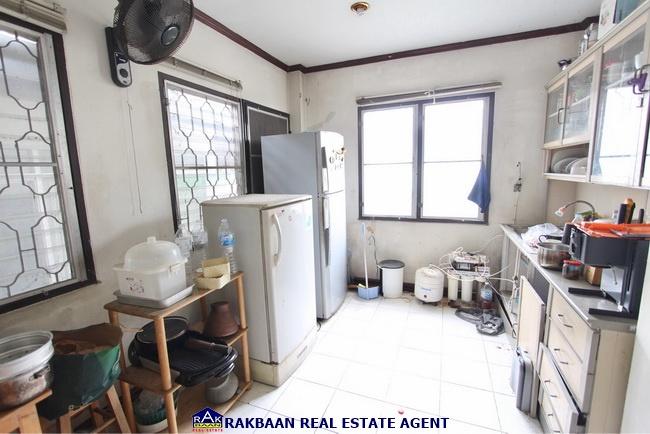 ขายบ้านลดาวัลย์ ปิ่นเกล้า 267 ตร.ว. หลังมุม 5 นอน 4 น้ำ 1 ห้องเมท จอดรถ 6 คัน 10