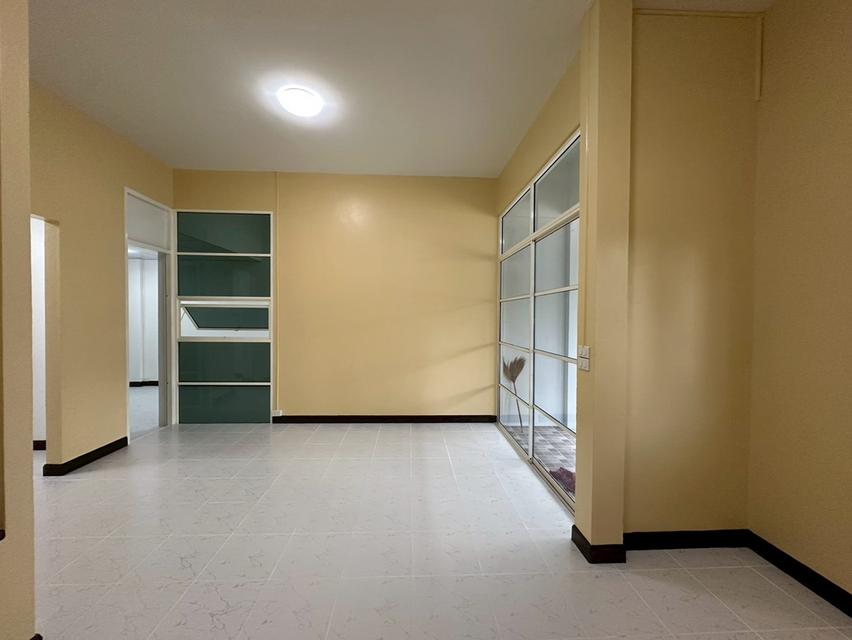 ให้เช่า!! ทาวน์โฮม 3 ชั้น บ้านลูกกอล์ฟ พรีเมี่ยม ( หลังมุมถนนเมน ) ตรงข้ามไม่ชนใคร เมืองทองธานี ปากเกร็ด รีโนเวทใหม่ บ้านพร้อมเช่าทันที 2