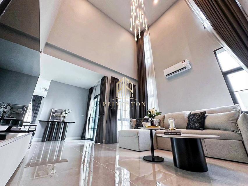 Luxury English-Style Detached House The City Bangna 2 3