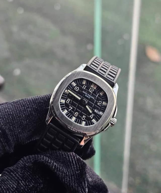 Patek Philippe Aquanaut 4960 29mm. Black Dial 1