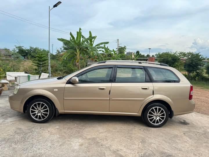 Chevrolet Optra สีเหลืองสวย 3