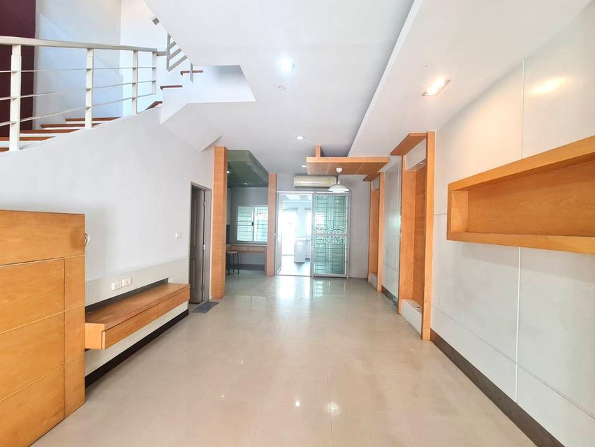 ขายบ้านกลางเมือง สวิสทาวน์ เกษตร–นวมินทร์ ทาวน์โฮม 3 ชั้น หลังใหญ่ หลังมุม รูปที่ 2