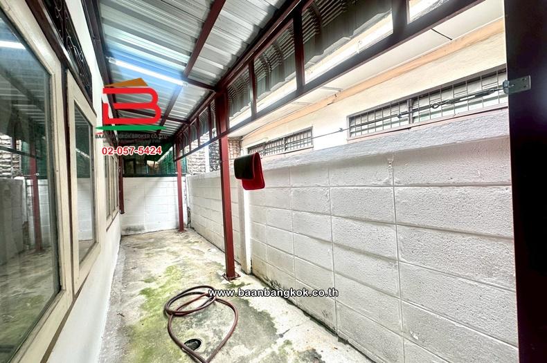 ทาวน์เฮาส์ หมู่บ้านพงษ์เพชรการเคหะ 14 เนื้อที่ 24 ตร.ว. แจ้งวัฒนะ 14 แยก 1 แขวงสีกัน เขตดอนเมือง 12