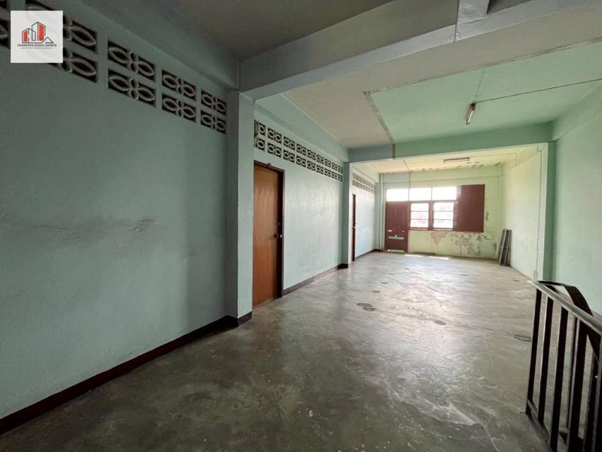 อาคารพาณิชย์ติดริมถนนหลักเพชรเกษม มีที่จอดรถด้านหลัง 4