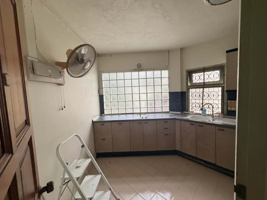 Spacious Land with Detached Home in Central Phuket – Large Garden & 4-Car Parking 5