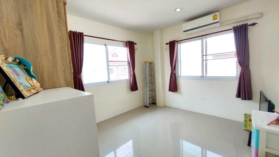 บ้านแฝด 2 ชั้น ชลบุรี 12