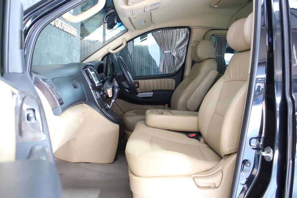 รหัสรถ JRS3187 🚐✨ HYUNDAI H-1 ปี 2017 สีดำสุดหรู สภาพพร้อมใช้ รูปที่ 16