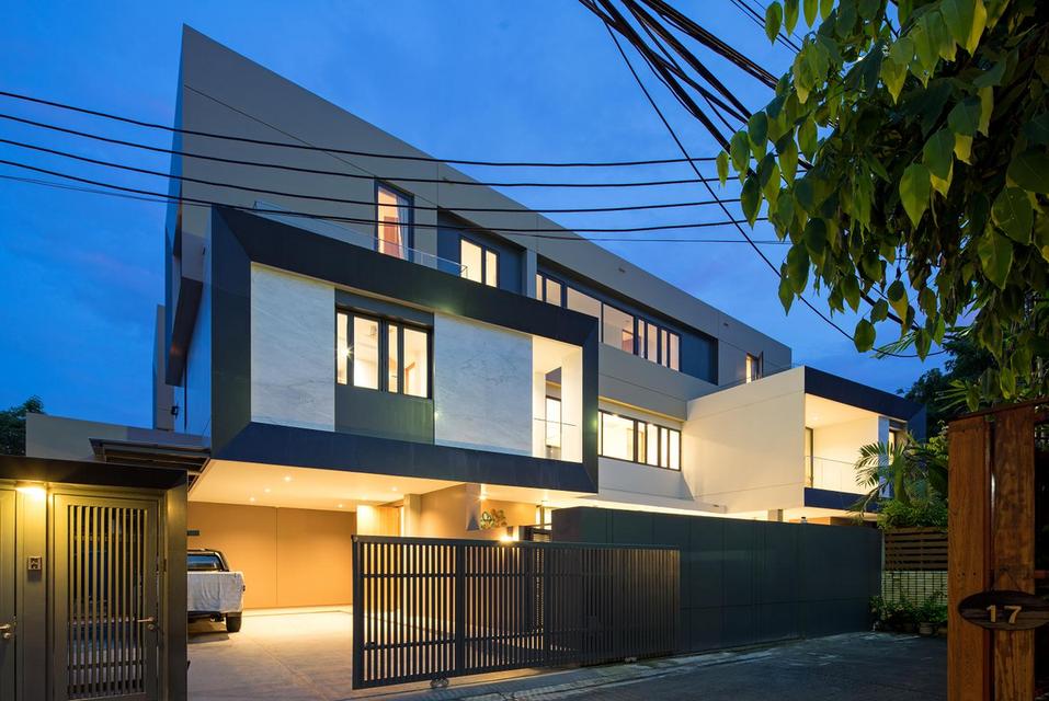 Sale House with private pool Ekkamai with tenant per year 3