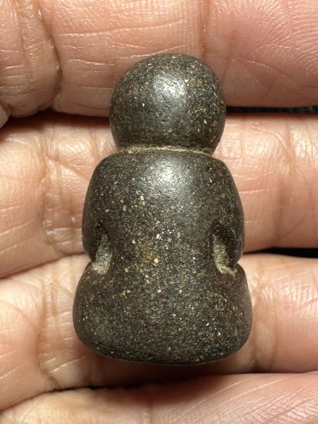 พระปิดตา เนื้อผงคลุกรักไม่ทราบที่ รูปที่ 2