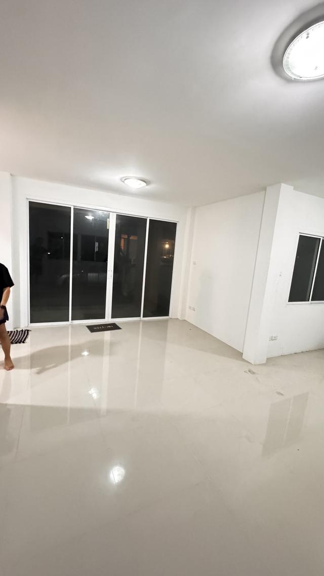 ทาวน์เฮาส์แฝดสไตล์บ้านเดี่ยว 4