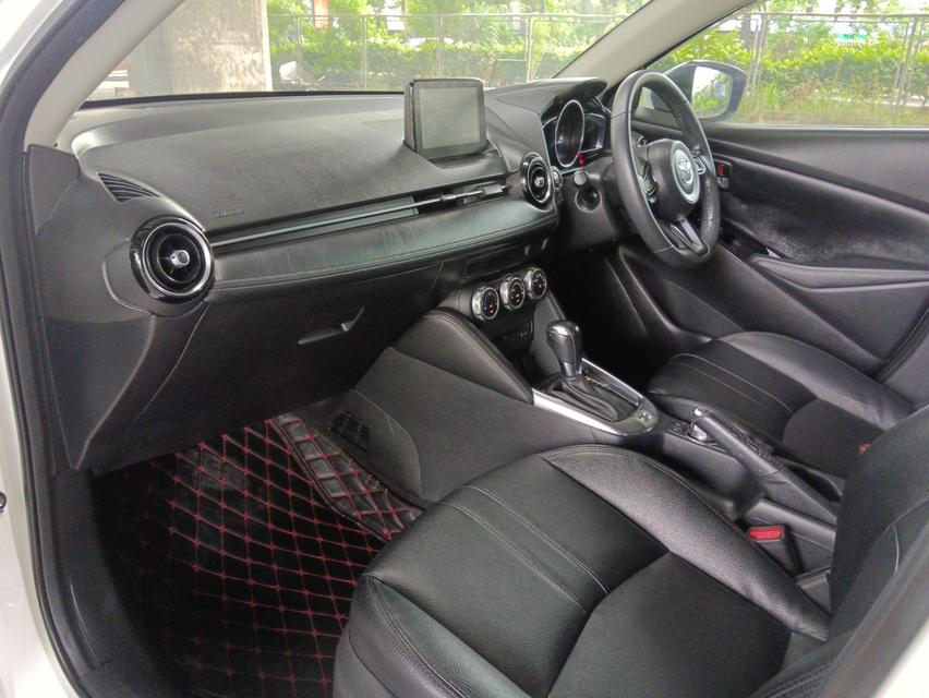 Mazda2 1.3High Connect Sedan ปี2018 สีขาว 8