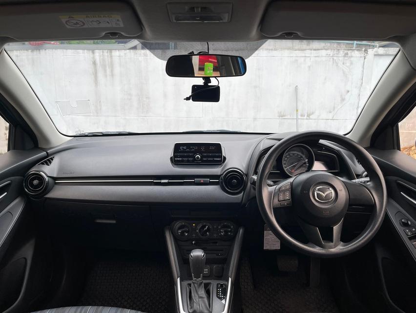Mazda2 1.3 Standard Hatchback ปี 2015 9