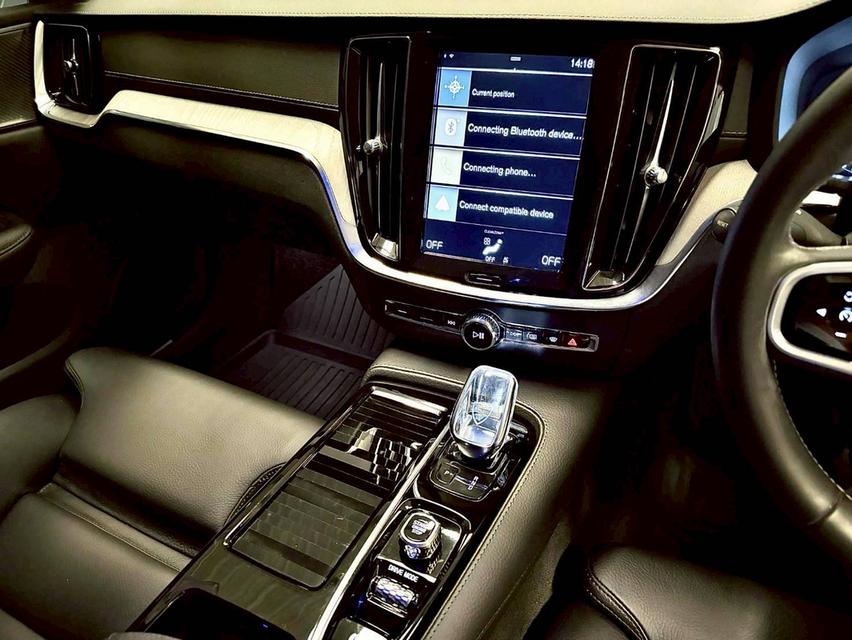 Volvo V60 T8 Inscription 4WD Wagon ปี 2020 15