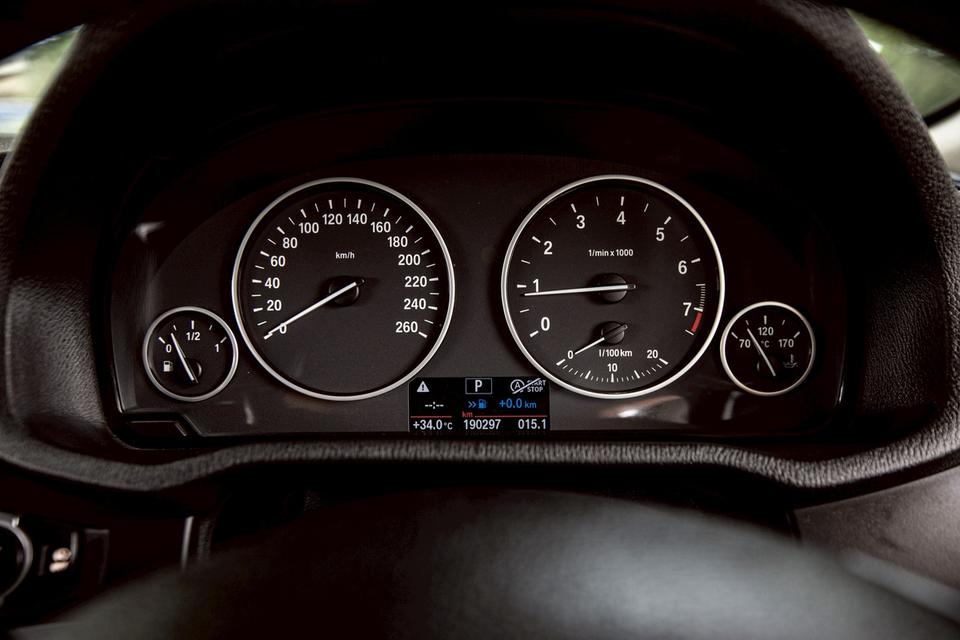 Bmw X3 XDrive20i สีขาว ปี 2013  16