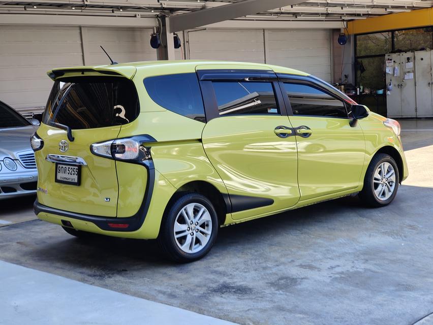 Toyota Sienta 1.5 G AT