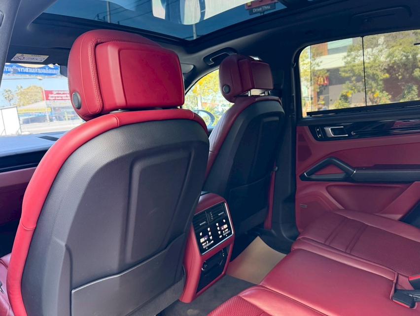 รหัสรถ KPV53 2021 Porsche Cayenne E-Hybrid SUV สีดำ ภายในแดง รูปที่ 12