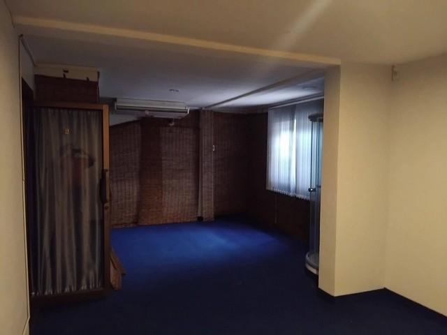 อาคาร 3.5 ชั้น 46 ตรว. 4 ห้องน้ำห้องอาบน้ำ 2 ห้อง 8 ห้องทำงาน ย่าน Town in Town – ศรีวรา 6