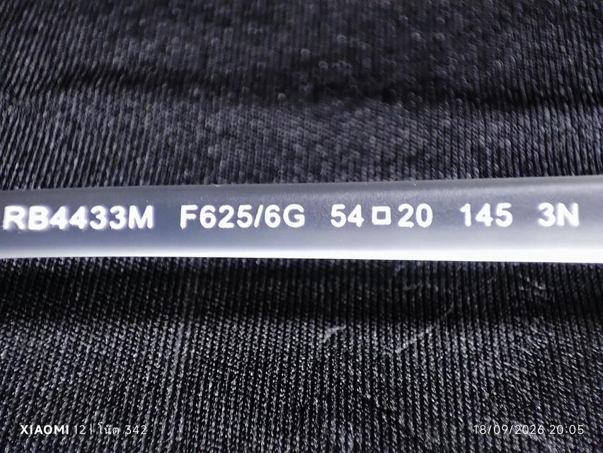 แว่นกันแดด RayBan RB4433M Scuderia Ferrari Collection F625/6G 54-20 145 3N โดดเด่นด้วยกรอบสีขาวขัดเงา ตัดกับปลายขาแว่นสีแดง อ่านรายละเอียดก่อน รูปที่ 10