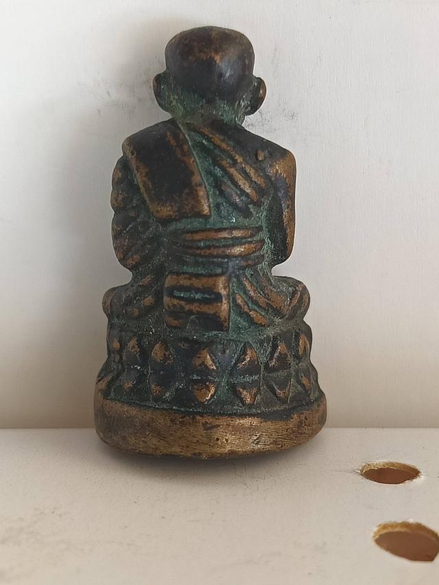 รูปหล่อหลวงปู่ทวดปี 08 ก้นลายเซ็นต์ 2