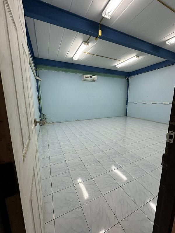 #ให้เช่าโรงงานบ้านบึง ชลบุรี พื้นที่อาคารโรงงาน 3,500 ตรม ผังโรงงานเป็นสีเหลือง สามารถขอใบโรงงานได้ ห้องนอน 5/ ห้องนํ้า 2/ ออฟฟิศ 2 5