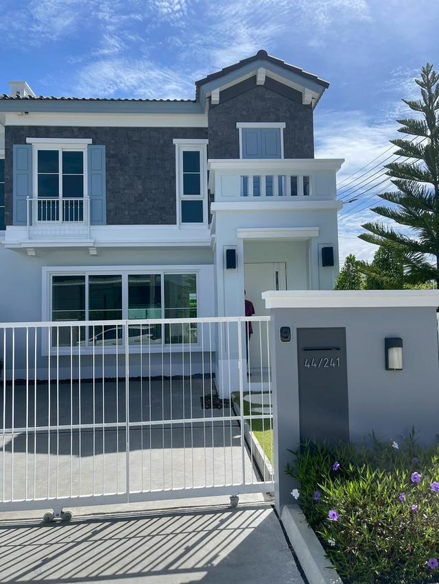 ขายบ้านแฝดมือสอง สภาพดีมาก พร้อมเฟอร์นิเจอร์พร้อมอยู่ โครงการLH 1