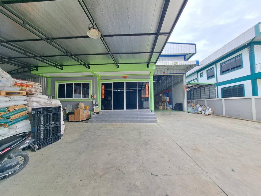 โรงงานมือสองสมุทรสาคร 1100 ตรม. มีใบรง.4 พร้อมออฟฟิศ2ชั้น สภาพสวยพร้อมใช้ทันที แถมsolar cell/หม้อแปลง500กิโลวัตต์ ซอยสี่วาพาสวัสดิ์-พันธุวงษ์