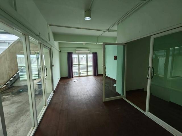 สำนักงาน 4.5 ชั้น 100 ตรว 484 ตรมจอดรถได้ 7 คัน . อ่อนนุช 66 ประเวศ กรุงเทพ 3