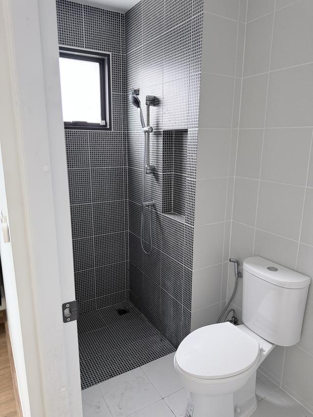 อาคารพาณิชย์ โฮมออฟฟิศ 3 ชั้น District รามอินทรา-จตุโชติ 18