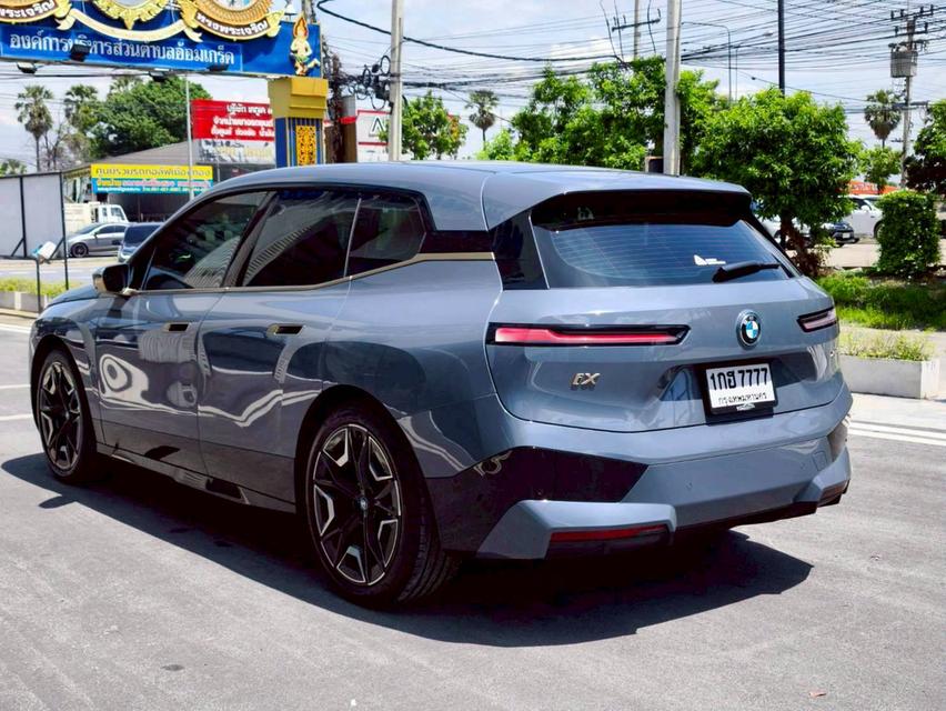 รหัสรถ KPV7777 2023 BMW iX xDrive50  M Sport สีเทา Storm Bay 14