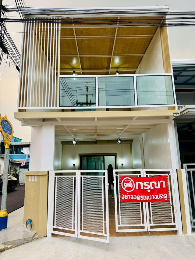 หมู่บ้านร่มเงาไม้  ถนนวัดลาดปลาดุกทาวน์เฮ้าส์ 2 ชั้น หลังมุม ถนนเมน ตกแต่งใหม่พร้อมอยู่  เปลี่ยนระบบไฟใหม่ทั้งหลัง /ค้าขายได้/เพิ่มพื้นที่ใช้สอย 1