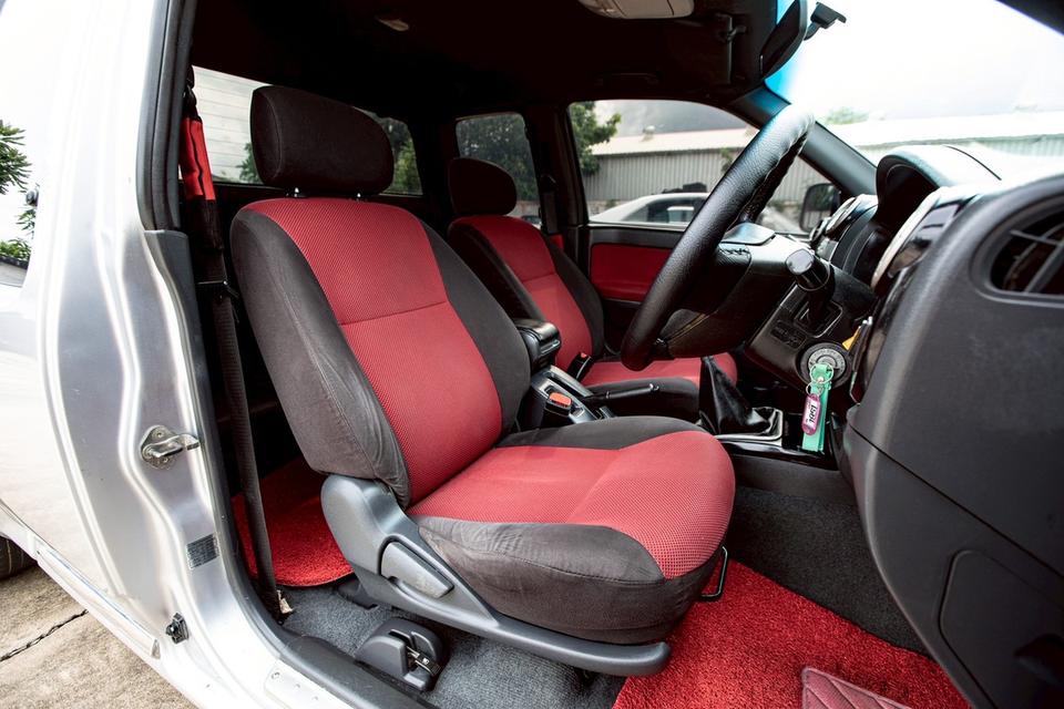 Isuzu Space Cab 2.5 X-Series สีเทา เกียร์  MT ปี 2011 12