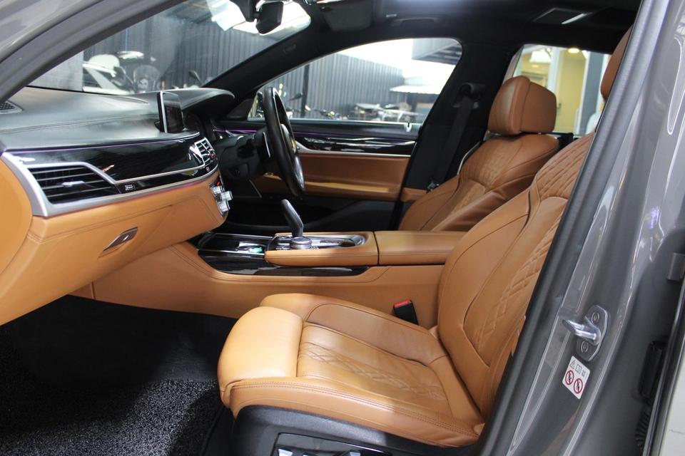 รหัสรถ JRS2714 BMW Series 730Ld Big Nose  M Sport 2020  12