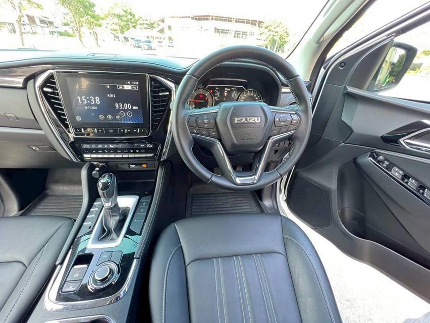 ISUZU Mu-X 3.0 4WD Top 2023  Mileage 6,000 Km. 19