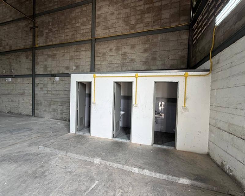 ให้เช่าโกดังพร้อมสำนักงาน พื้นที่ 800 ตารางเมตร ริมถนนบางนา-ตราด ขาออก บางนา กม.11.5 3