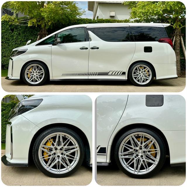 Toyota ALPHARD 2.5 SC PACKAGE ปี 2023 สีขาวมุข สีเดิมทั้งคัน เครื่องเบนซินล้วน ไมล์แท้ 23,xxx โล มือเดียว เข้าศูนย์ตลอด ของแต่งท่วม