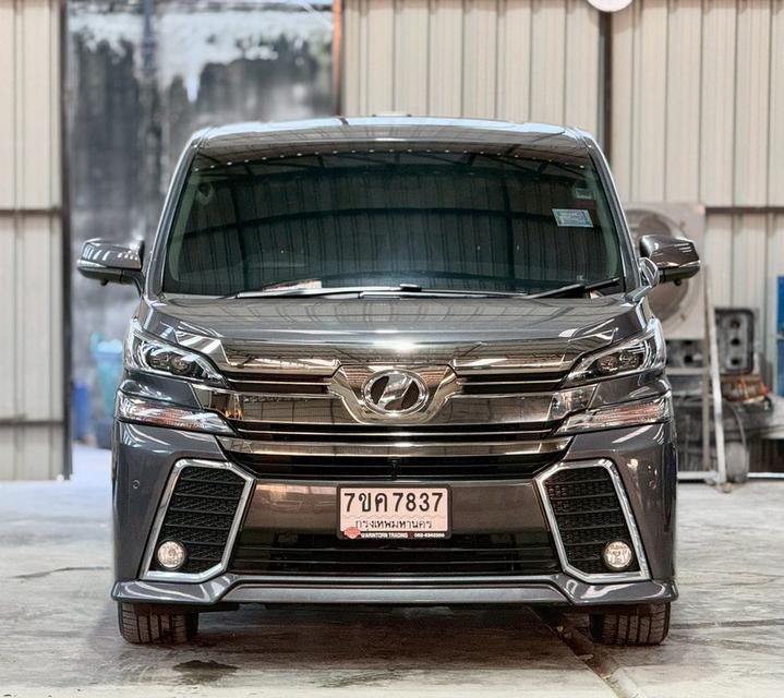ปี 2015 TOYOTA VELLFIRE, 2.5 Z โฉม ปี15-23สีเทา เครื่องยนต์เบนซินล้วน มือเดียวป้ายแดง 18