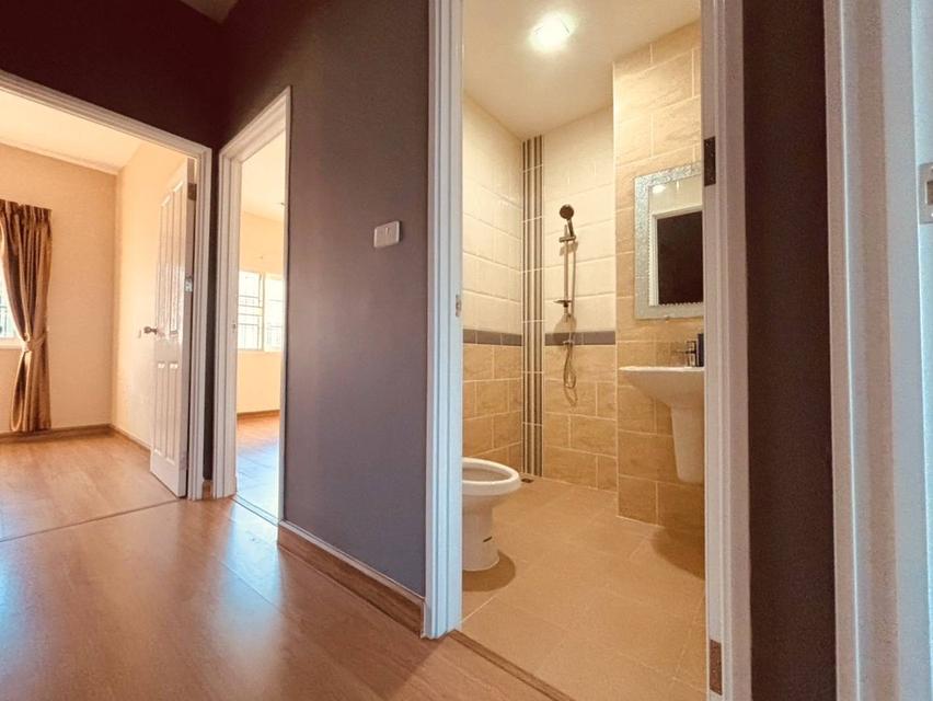 ให้เช่าทาวน์โฮม 3 ชั้น โกลเด้นทาวน์ ซ.นวมินทร์ 42 แยก 27 ,ซ.เกษตรนวมินทร์ 48, 5 ห้องนอน 4 ห้องน้ำ ต่อเติมครบ ไซส์ใหญ่ที่สุดในโครงการ 12