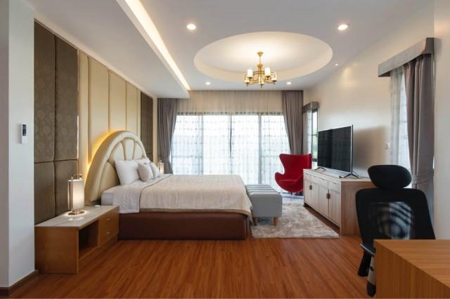 พระราม9 Motorway ใกล้ม.นานาชาติแสตมฟอร์ด 240 ม. Pool Villa ให้เช่าคฤหาสน์หรู 3 ชั้น 6 นอน 6 น้ำ เฟอร์ เครื่องใช้ไฟฟ้าครบ 4